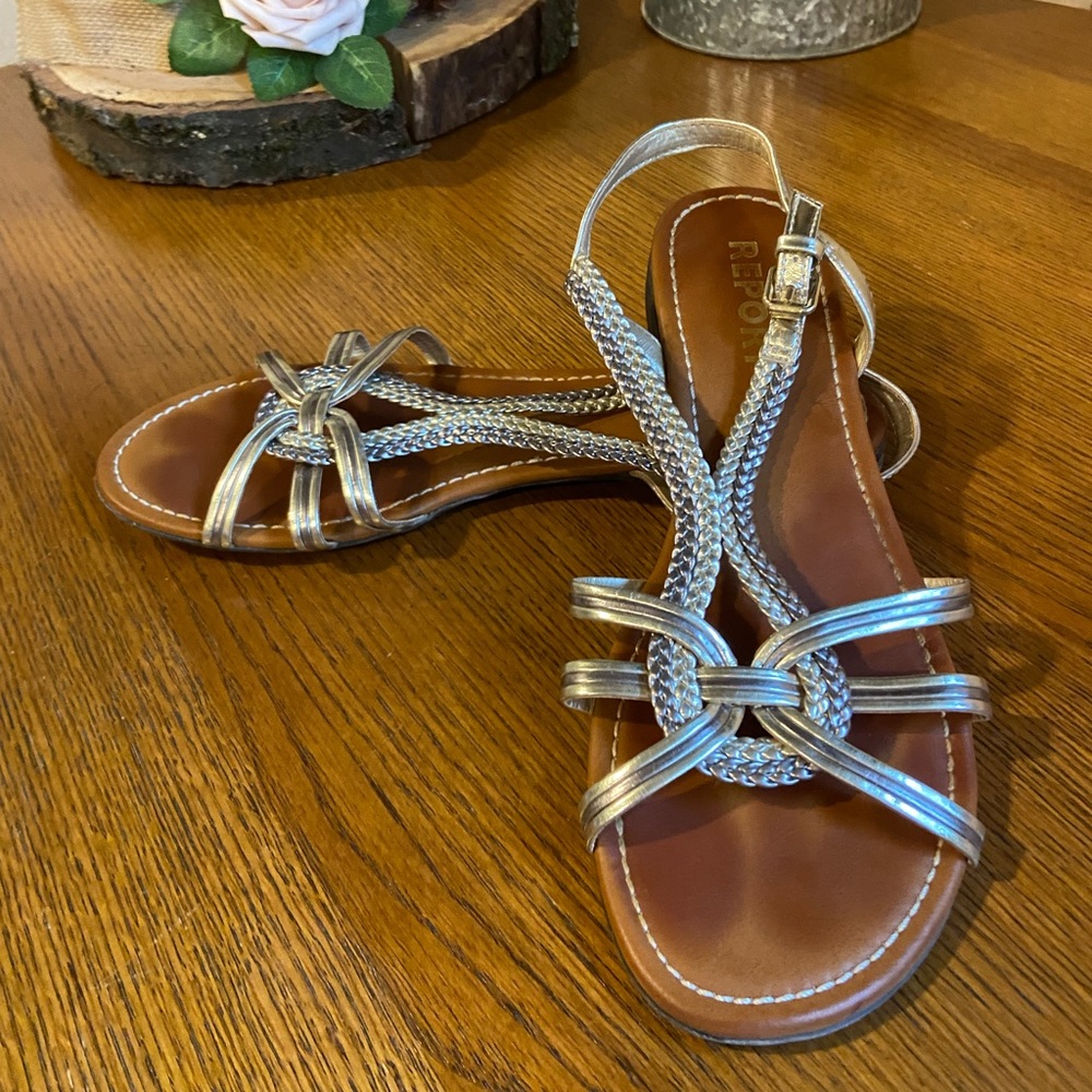 ReportSandal Size 8